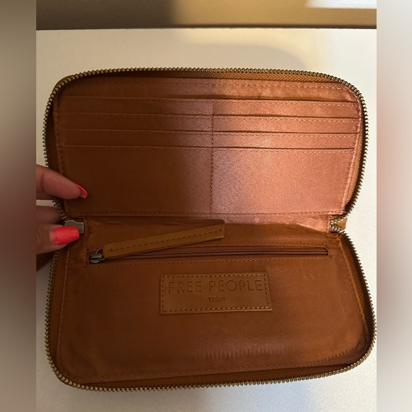 NWT free people wallet - Picture 2 of 3